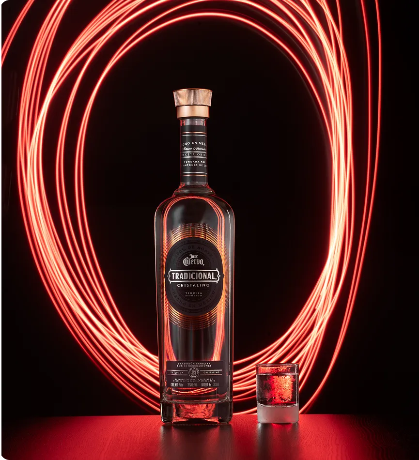 Botella de José Cuervo tradicional Cristalino
