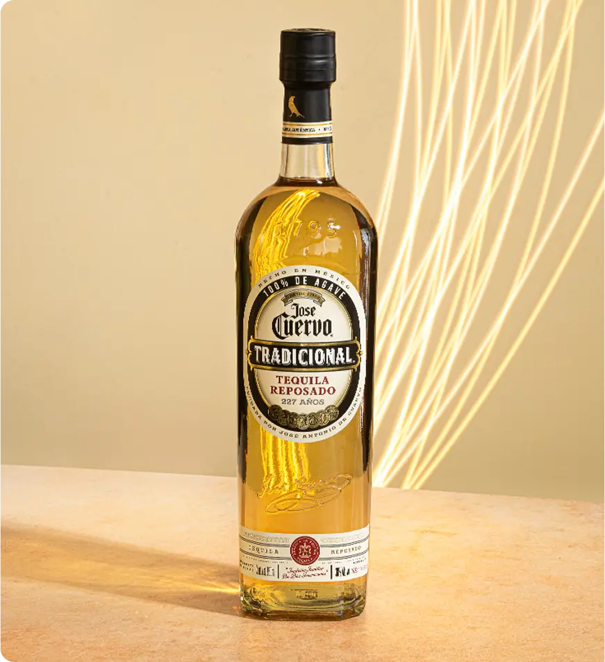 Botella de José Cuervo tradicional reposado